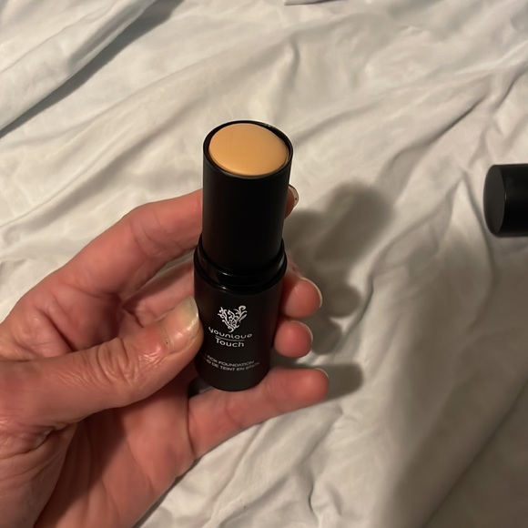 Younique Touch Stick Foundation - Picture 3 of 3
